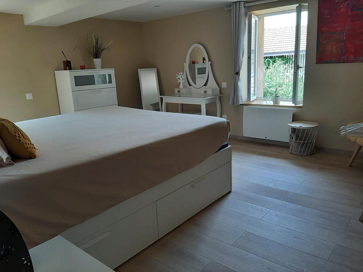 Logement Confortable Dans Residence Privee A Amplepuis Exterior photo