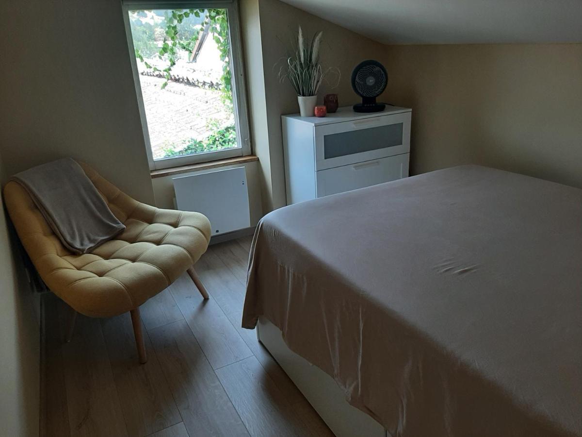 Logement Confortable Dans Residence Privee A Amplepuis Exterior photo
