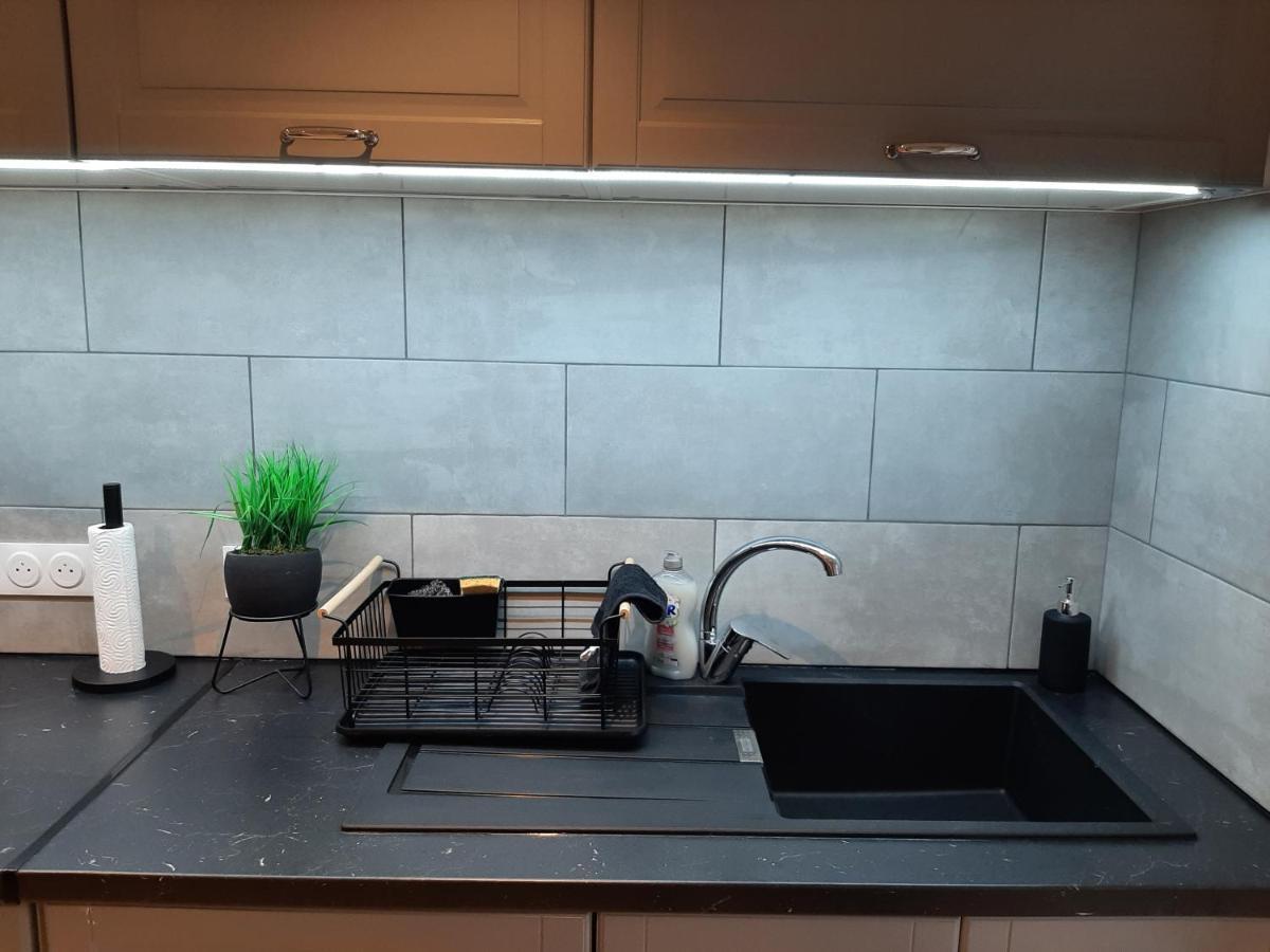 Logement Confortable Dans Residence Privee A Amplepuis Exterior photo